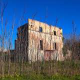 L�ultima tappa del nostro viaggio � un�altra masseria: Villa Sforza, un edificio circondato da alti, lineari e spogli arbusti